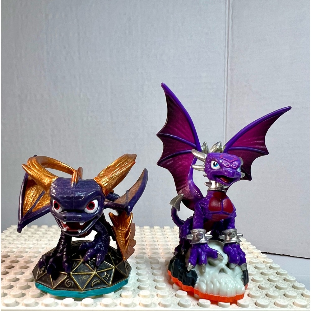 Lot of 2 Skylanders Dragons Spyros Cynder &  Mega Ram